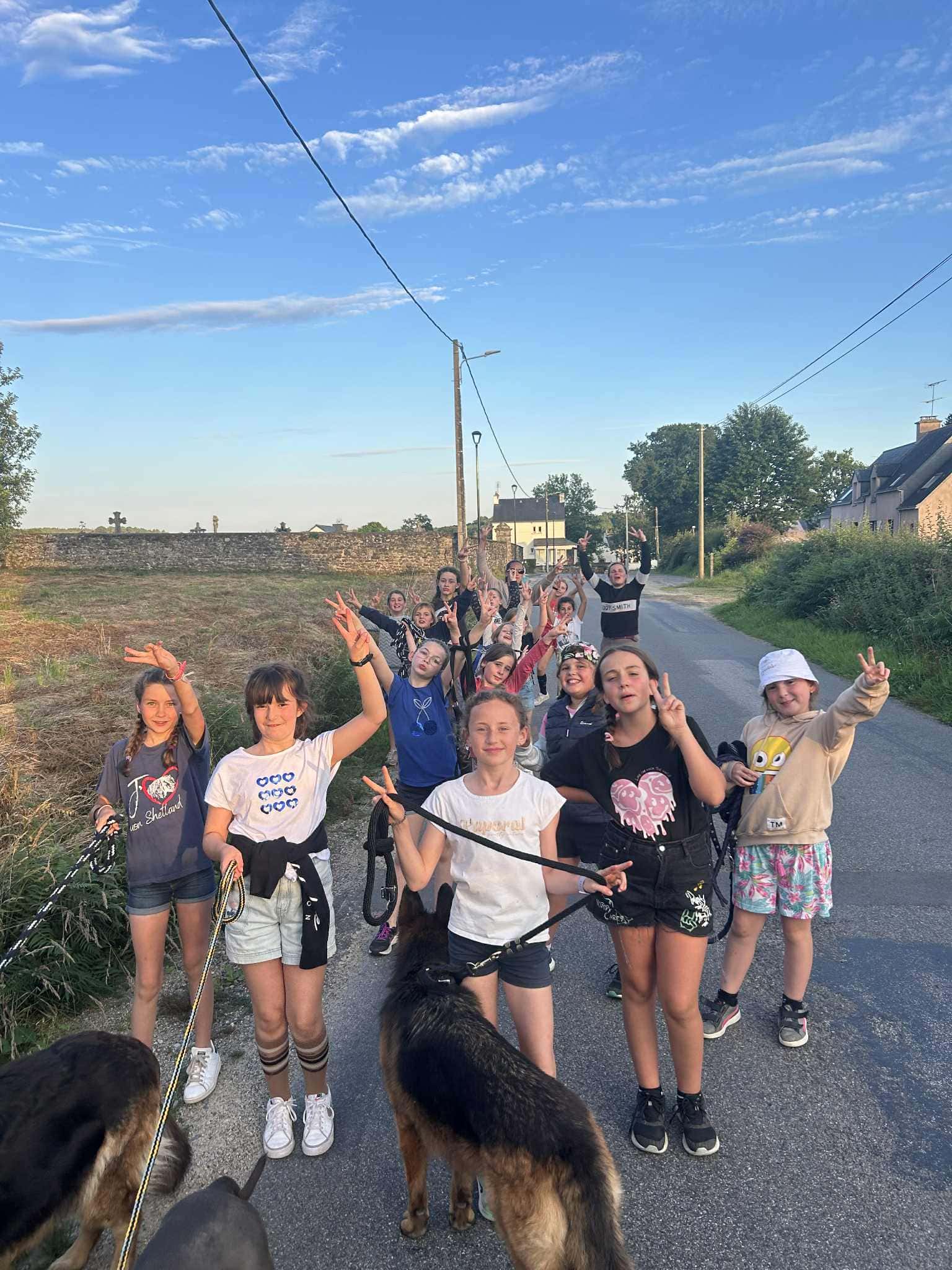 enfants aux écuries les 3 allures dans le morbihan